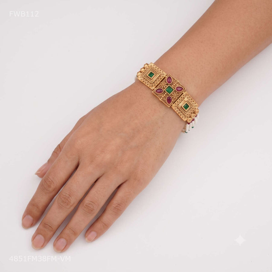 Squar Box with Mini Flower Bracelet For Women - FWB112